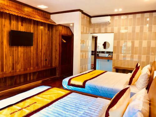 Hostal Merry Riverside Hotel