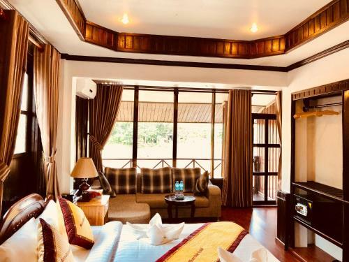 Hostal Merry Riverside Hotel