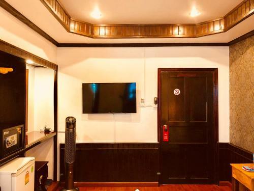 Hostal Merry Riverside Hotel