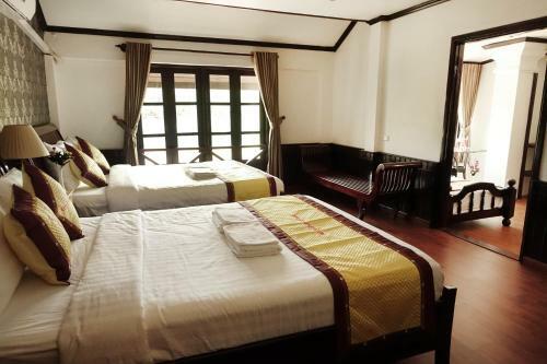 Hostal Merry Riverside Hotel
