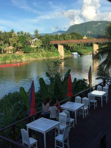 Hostal Merry Riverside Hotel