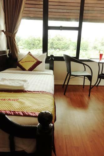 Hostal Merry Riverside Hotel