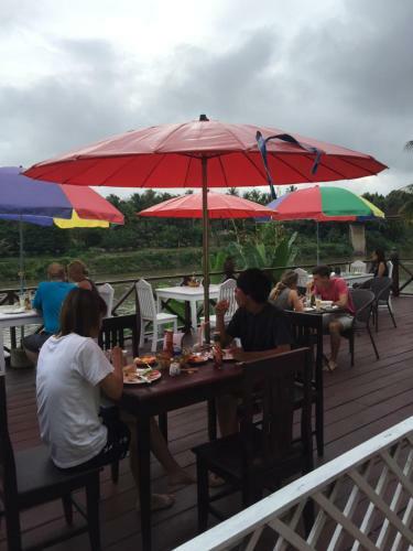 Hostal Merry Riverside Hotel