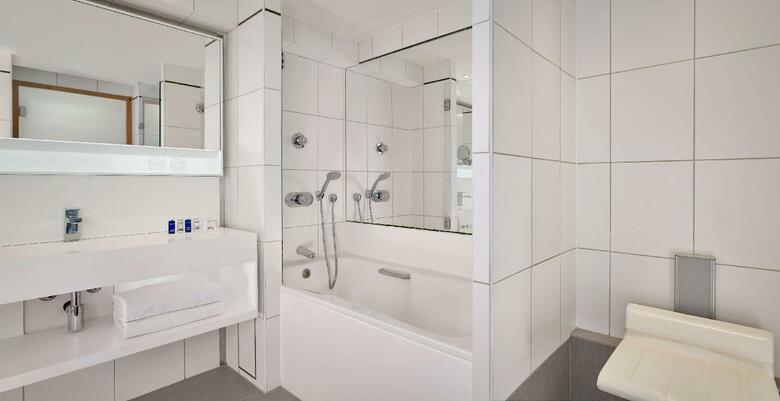 Hotel Park Plaza Victoria London