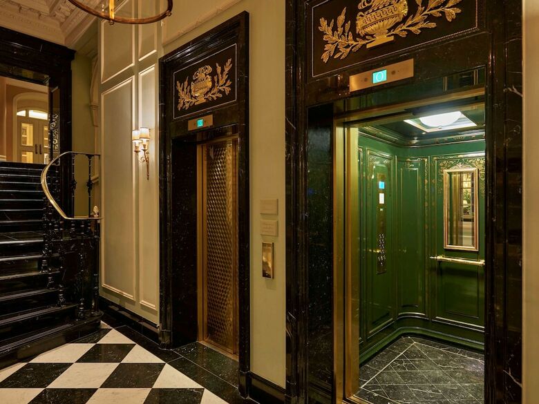 Hotel Savoy