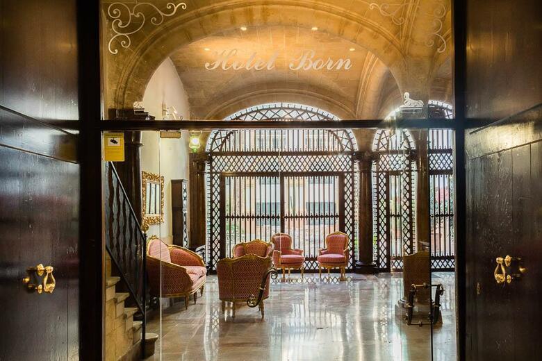 Hotel Born