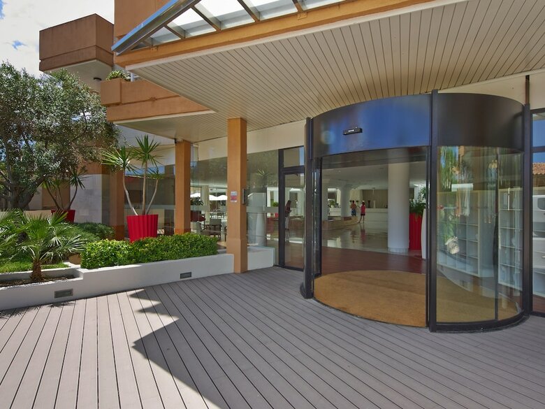Hotel Illot Suites