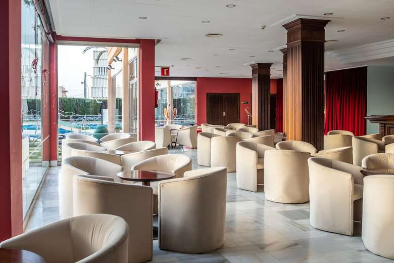 Hotel Illot Suites