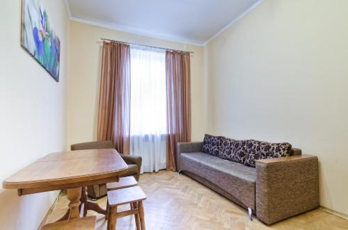 Apartment On Kulisha10