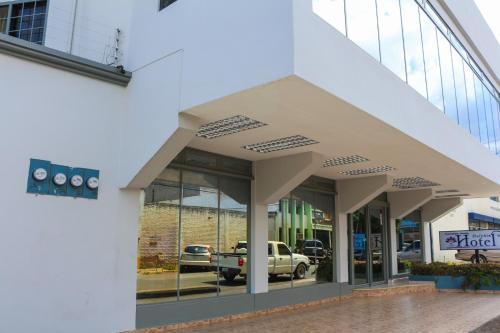 Dolphin Executives Hotel