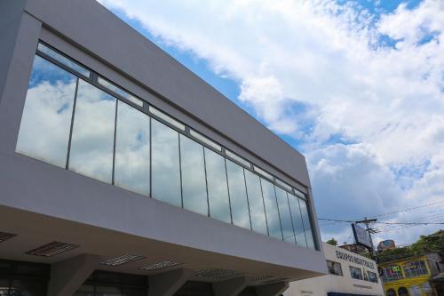 Dolphin Executives Hotel