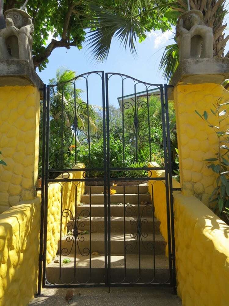 El Mono Loco Hotel