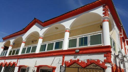Hostal Ous And Buwa