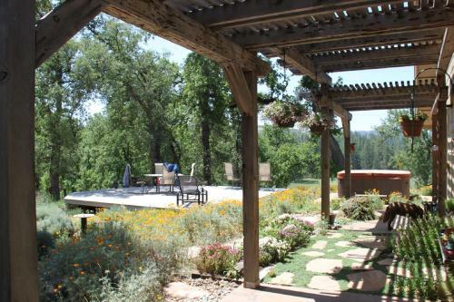 Bed & Breakfast Red Tail Ranch