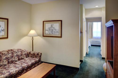 Posada Lakeview Inns & Suites - Okotoks