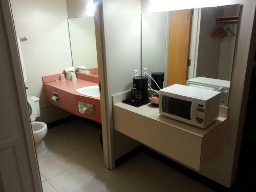 Hotel Caledonia Motor Inn