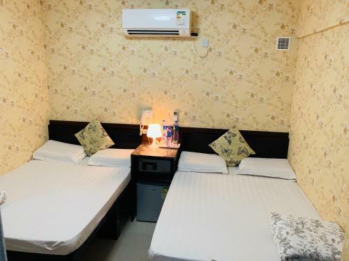 Hostal Modern Hotel