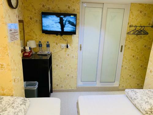 Hostal Modern Hotel
