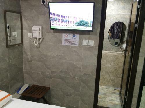 Hostal Modern Hotel