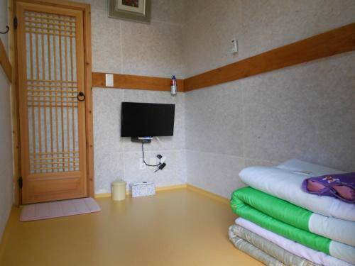 Hostal Happiness Full Hanok Guesthouse