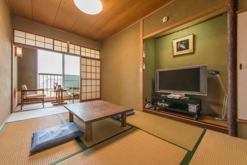 Bed & Breakfast Atami Koro