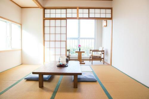 Bed & Breakfast Atami Koro