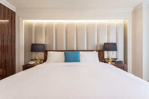 Charis Hotel