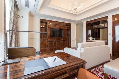 Charis Hotel