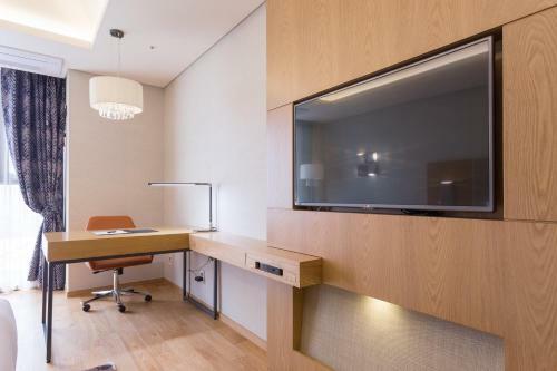 Charis Hotel