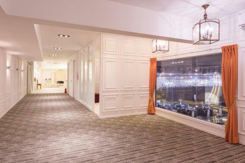 Charis Hotel
