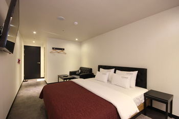 Platinum Hotel