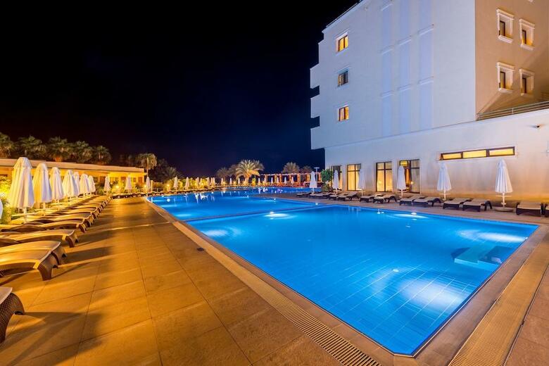 Hotel Vuni Palace