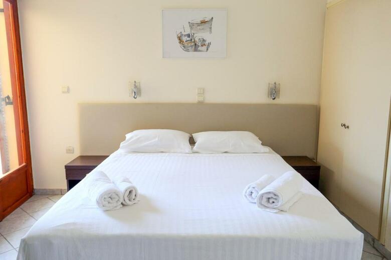 Hotel Karyatides