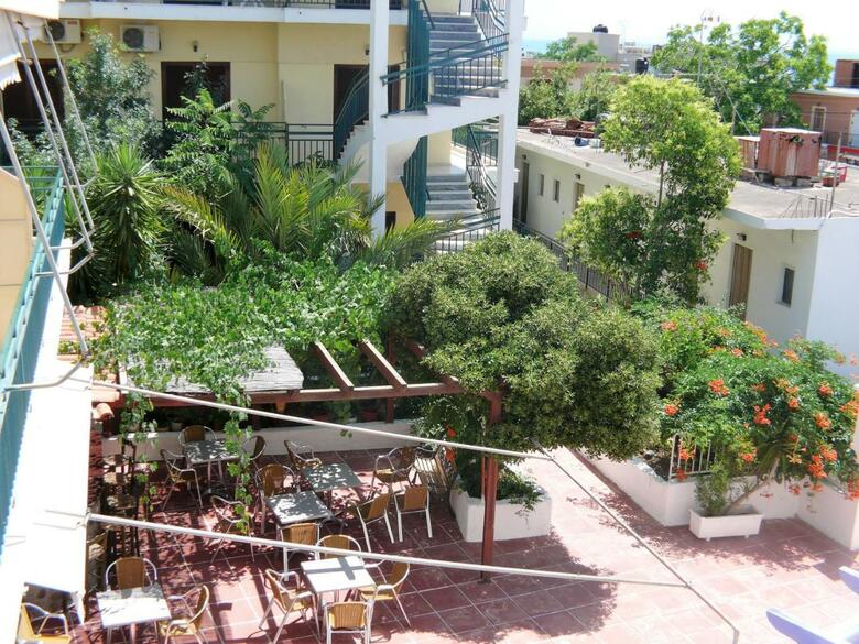 Hotel Karyatides