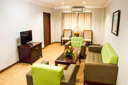 Green Leaf Hotel