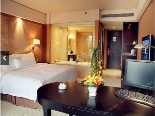 The Lakeview Hotel