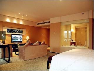The Lakeview Hotel
