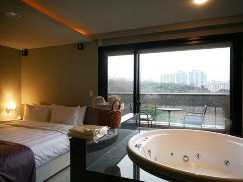 Tara Hotel