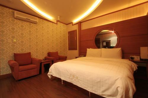 Utopia Hotel