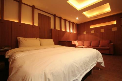Utopia Hotel