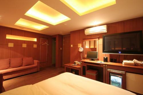 Utopia Hotel