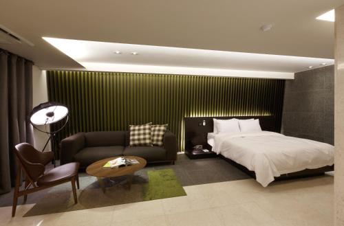 H Hotel