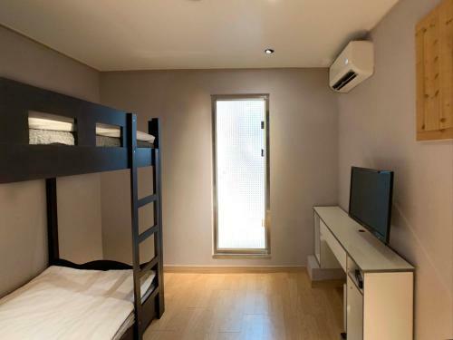 Hostal J-honor Guesthouse
