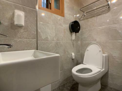 Hostal J-honor Guesthouse