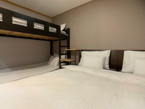 Hostal J-honor Guesthouse