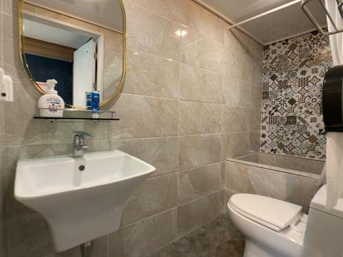 Hostal J-honor Guesthouse