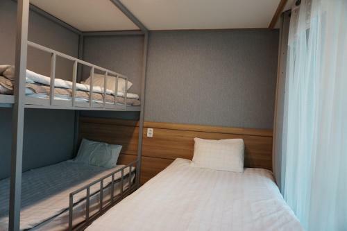 Hostal J-honor Guesthouse
