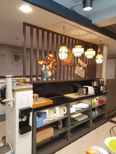 Hostal J-honor Guesthouse