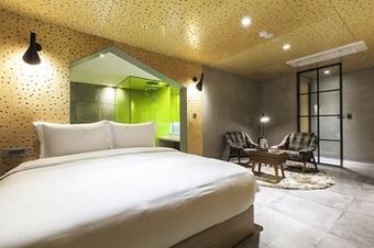 Richwell Hotel
