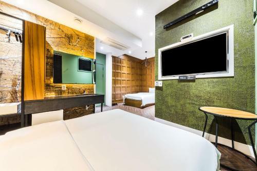 H Avenue Hotel